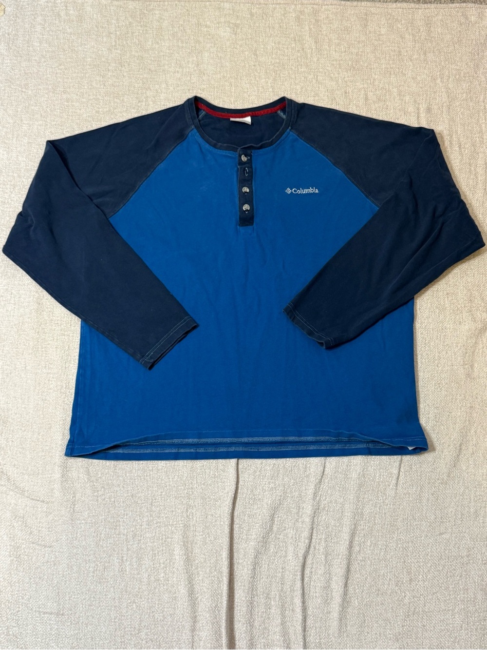Columbia XL Blue Colorblock Henley Shirt Y2K Gorpcore Outdoor Raglan